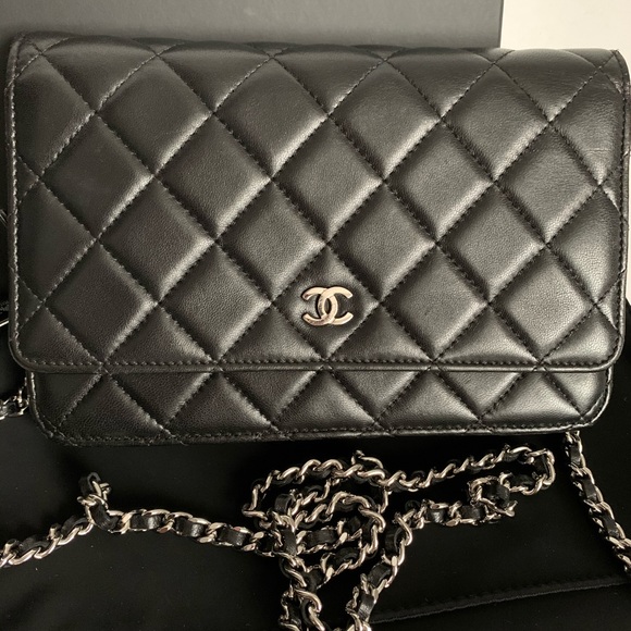 SOLD Chanel Classic Wallet on Chain - Picture 2 of 11